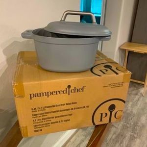 Pampered Chef 6 Qt Dutch Oven - Blue